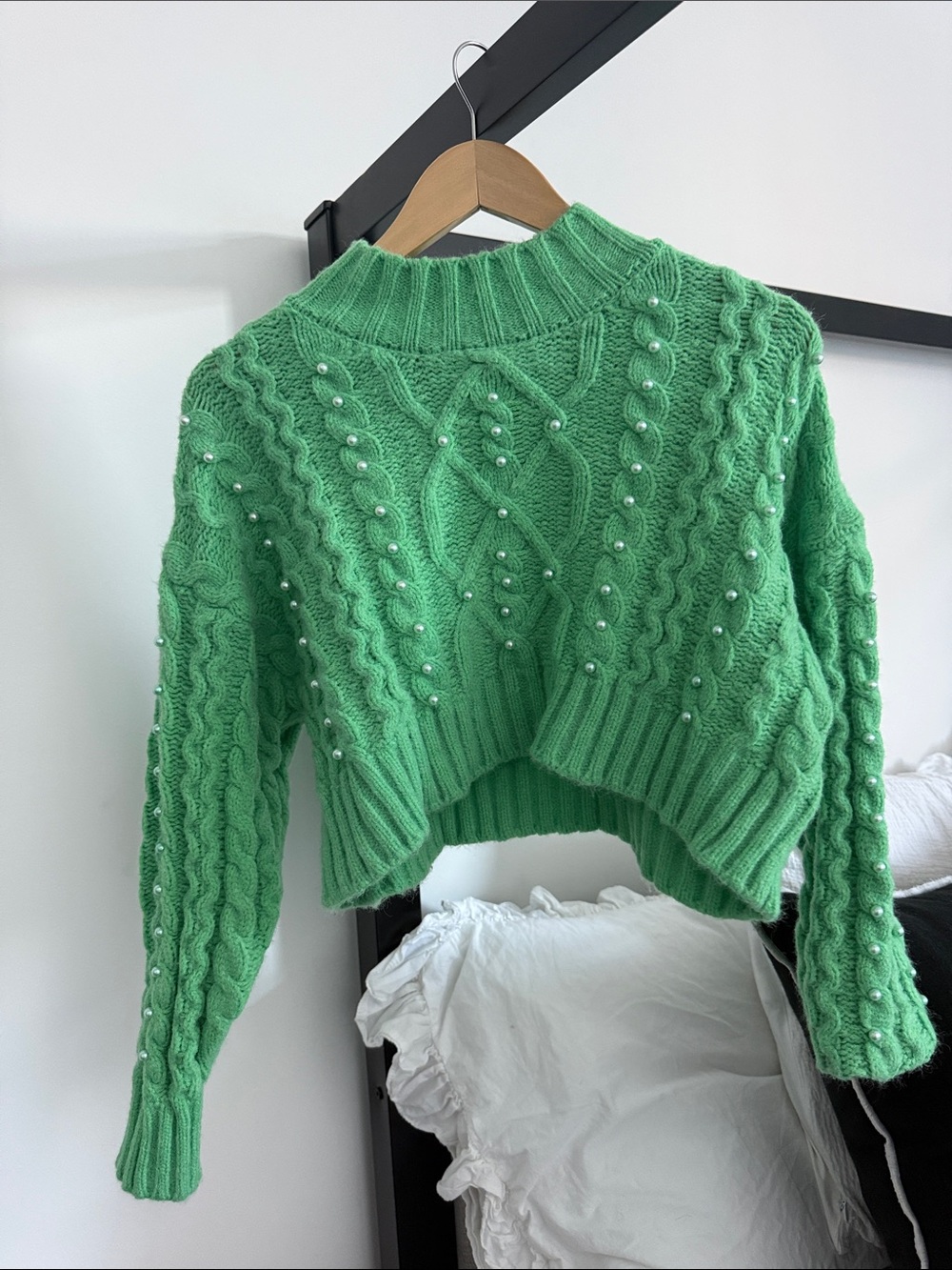 Cropped Pearl-Embellished Cable Turtleneck Sweater in Green